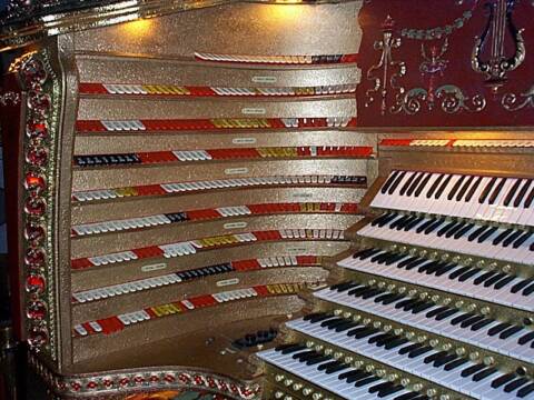 Old Chicago Stadium pipe organ